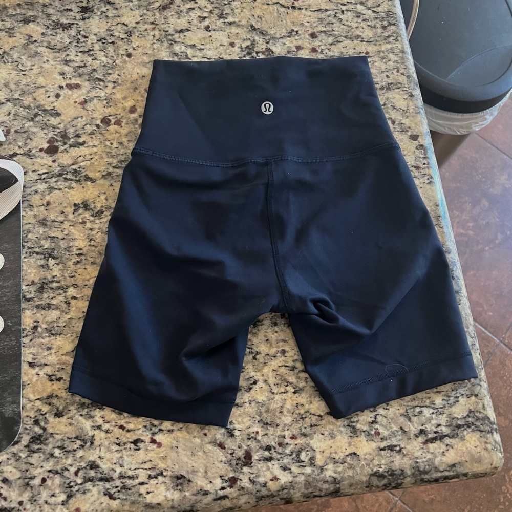 new lululemon biker shorts never worn !